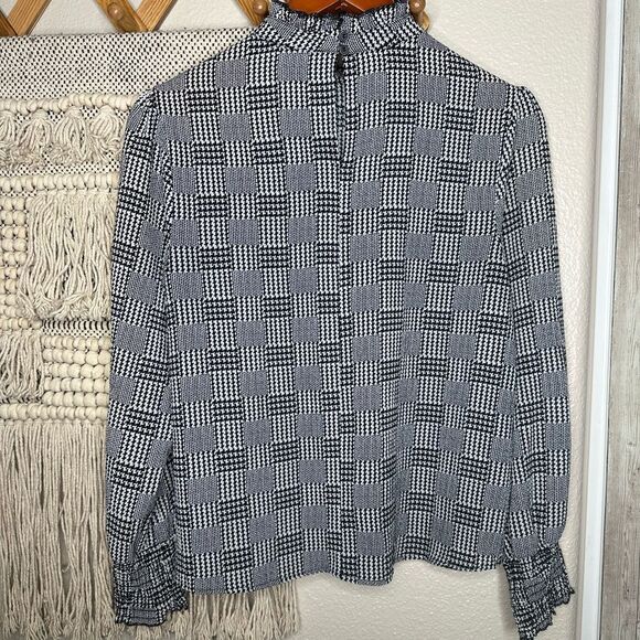 Forever 21 Monochrome Houndstooth Blouse (Small) - Picture 3 of 5